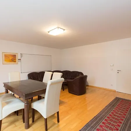 Center Tirol * אינסברוק